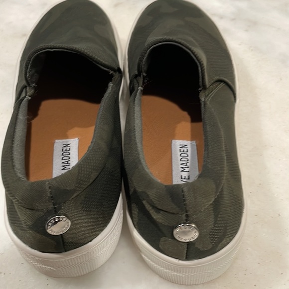 Excellent Condition Steve Madden Camo Slip On Sneakers. Worn once. - Picture 4 of 6